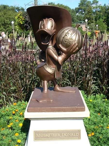 Donald Statue.JPG